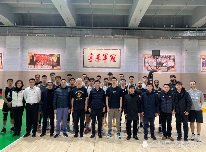 刘铭这时候说道：看到这里，你们一定会问，为什么我和我爸这么嚣张呢？这主要是因为，我们跟苏杭吴家的关系非常好。